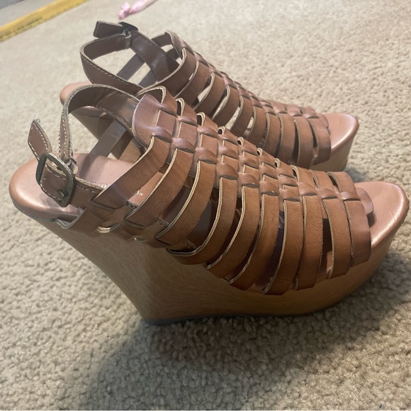 Mossimo Brand Tan Wedges - Picture 1 of 3